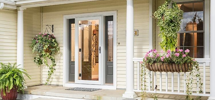 screen door installation in Saskatoon